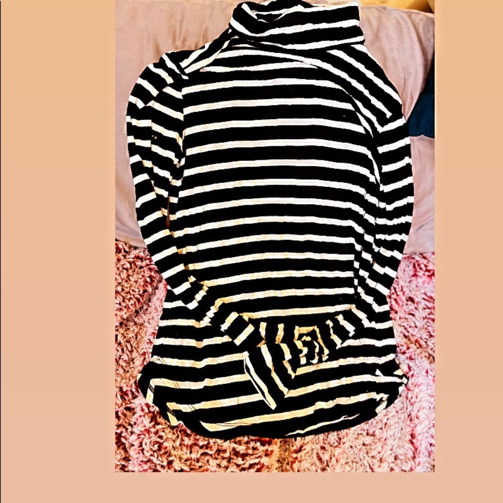 Black&white stripped turtleneck longsleeve blouse